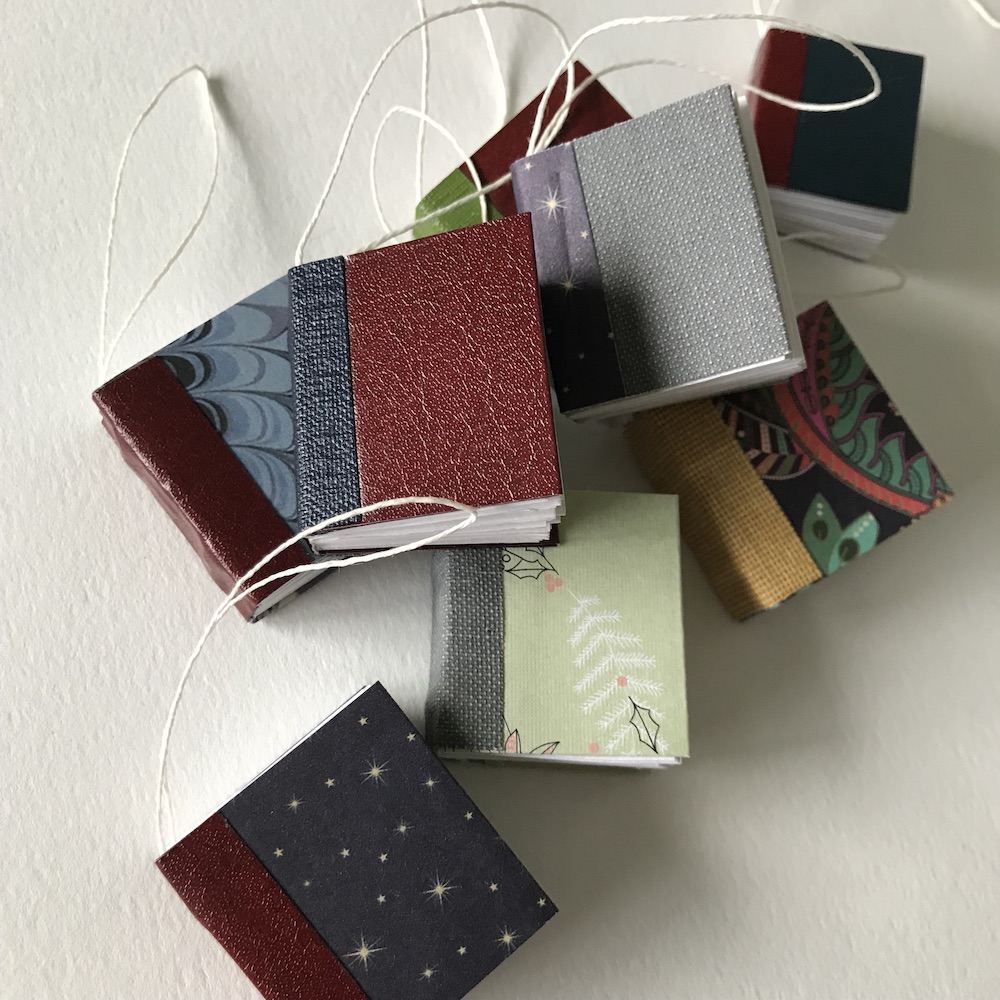 Tiny book decoration - Image 2