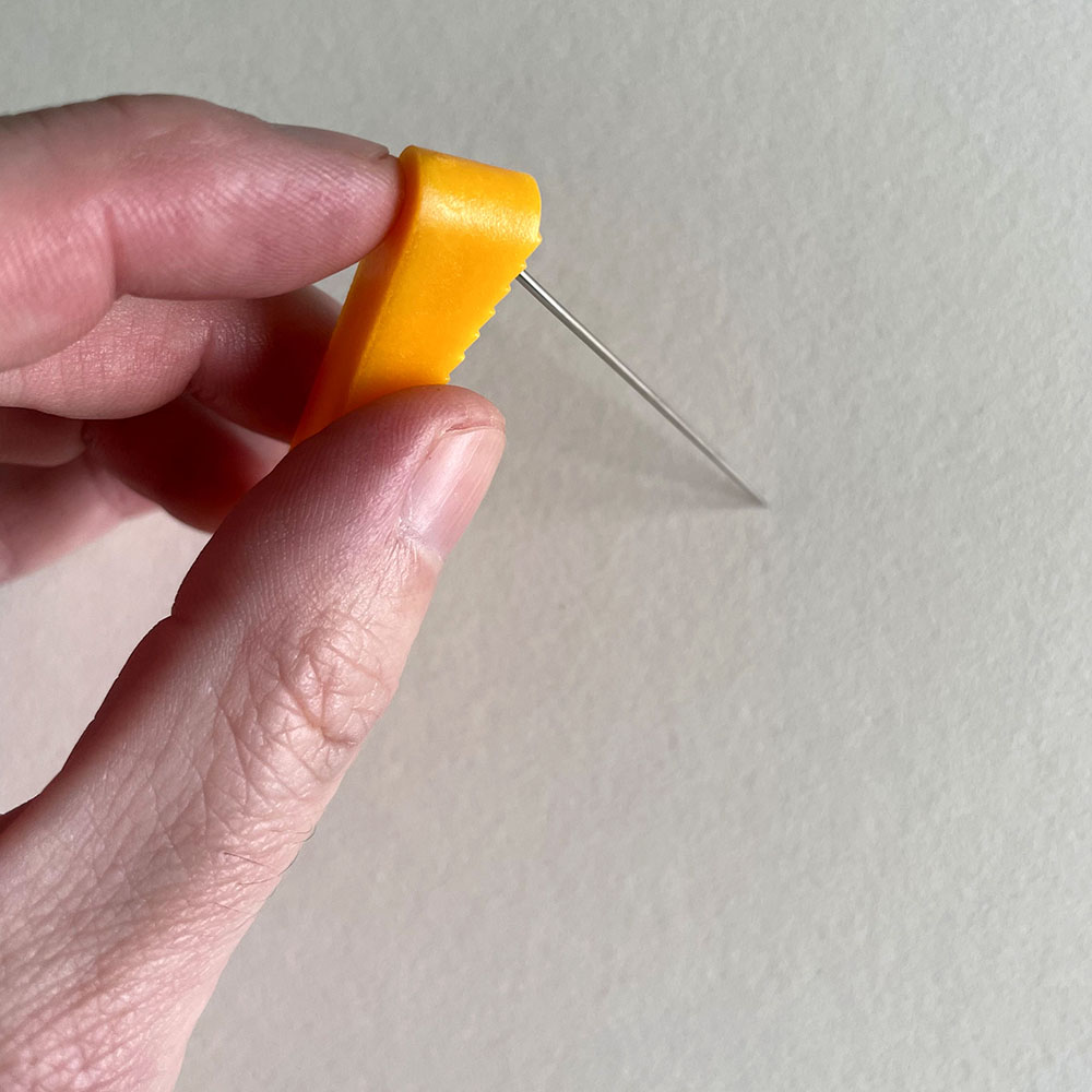 Needle pushing thing