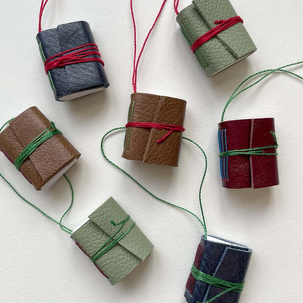 Little leather books - Image 2