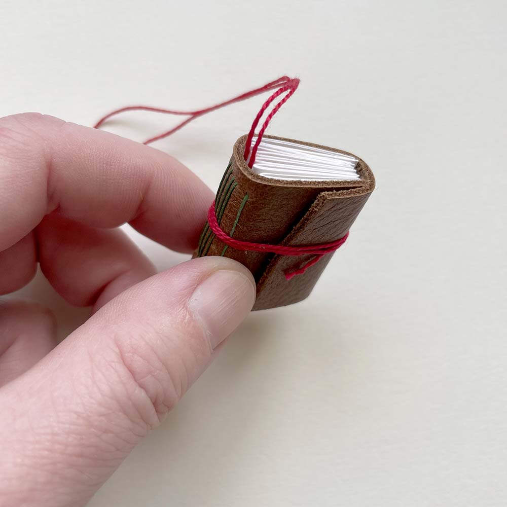 Little leather books - Image 3